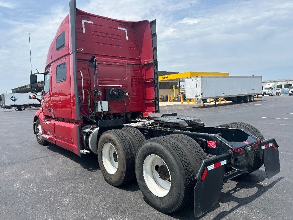 Sleeper Tractor-Heavy Duty Tractors-Volvo-2024-VNL64860-Lowell-AR-345,313\n\t\tmiles-$ 120,750 - Image 5