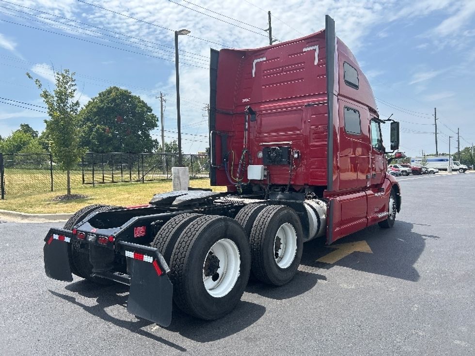 Sleeper Tractor-Heavy Duty Tractors-Volvo-2024-VNL64860-Lowell-AR-345,313\n\t\tmiles-$ 120,750 - Image 7