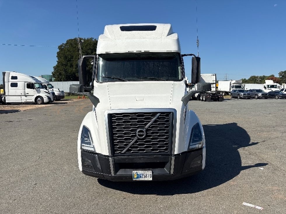 Sleeper Tractor-Heavy Duty Tractors-Volvo-2024-VNL64860-Mebane-NC-500,696\n\t\tmiles-$ 110,500 - Image 2