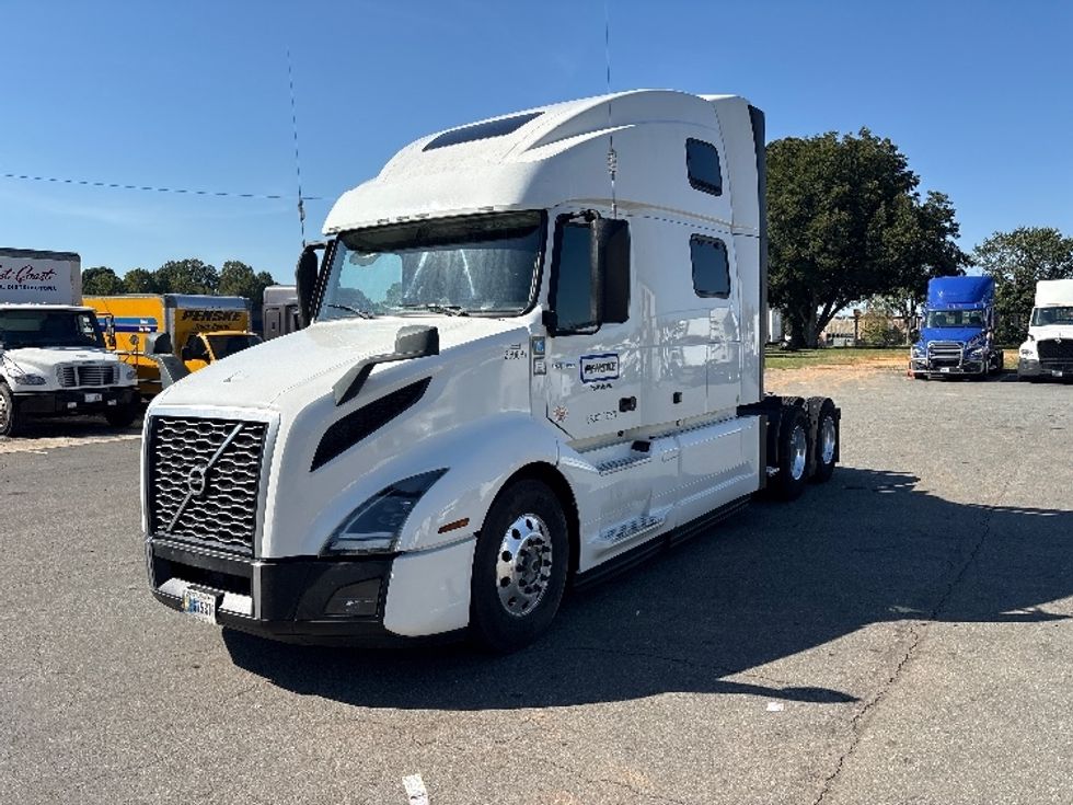 Sleeper Tractor-Heavy Duty Tractors-Volvo-2024-VNL64860-Mebane-NC-500,696\n\t\tmiles-$ 110,500 - Image 3