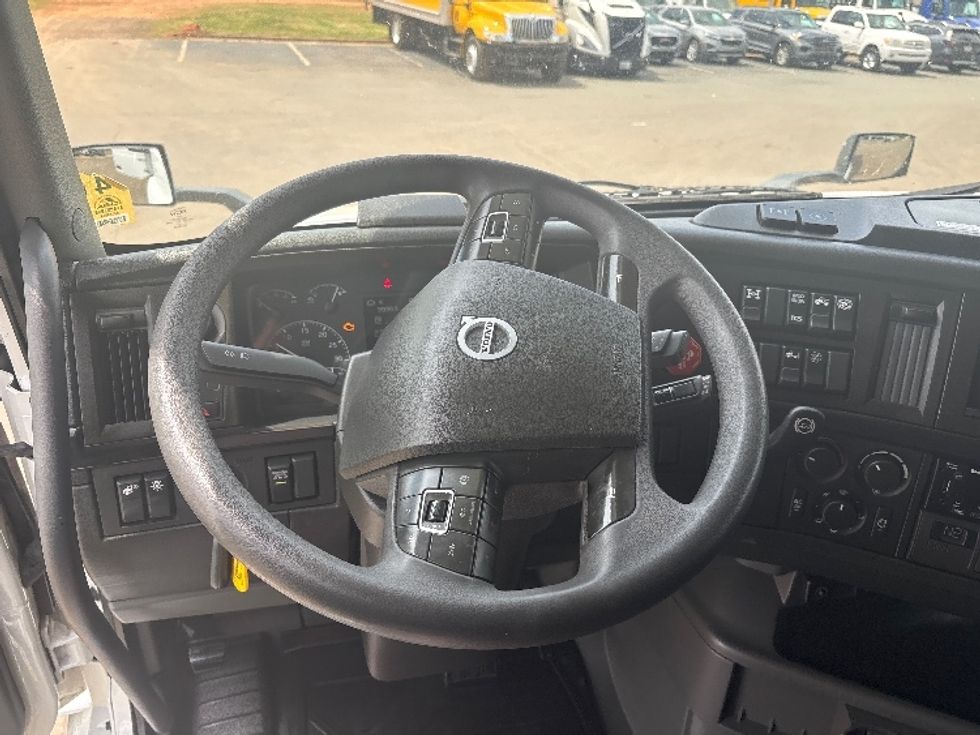 Sleeper Tractor-Heavy Duty Tractors-Volvo-2024-VNL64860-Mebane-NC-538,918\n\t\tmiles-$ 89,250 - Image 11