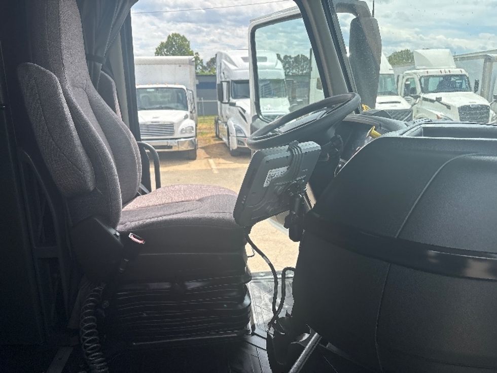 Sleeper Tractor-Heavy Duty Tractors-Volvo-2024-VNL64860-Mebane-NC-538,918\n\t\tmiles-$ 89,250 - Image 15