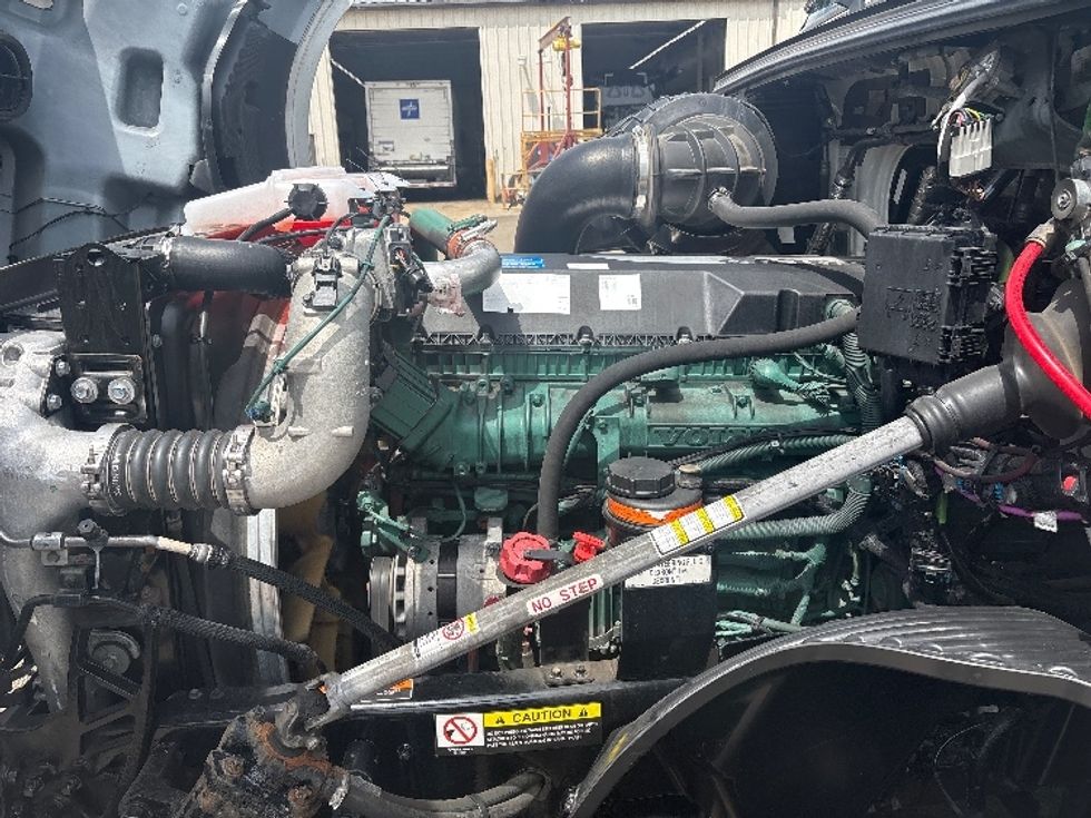 Sleeper Tractor-Heavy Duty Tractors-Volvo-2024-VNL64860-Mebane-NC-538,918\n\t\tmiles-$ 89,250 - Image 21