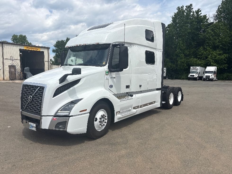 Sleeper Tractor-Heavy Duty Tractors-Volvo-2024-VNL64860-Mebane-NC-538,918\n\t\tmiles-$ 89,250 - Image 3