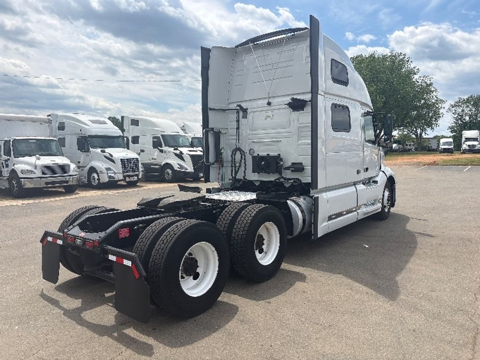 Sleeper Tractor-Heavy Duty Tractors-Volvo-2024-VNL64860-Mebane-NC-538,918\n\t\tmiles-$ 89,250 - Image 7