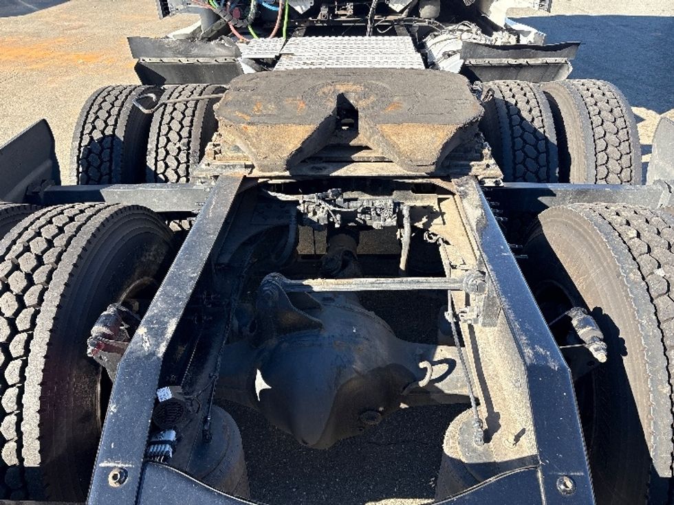 Sleeper Tractor-Heavy Duty Tractors-Volvo-2024-VNL64860-Mebane-NC-571,472\n\t\tmiles-$ 108,750 - Image 6