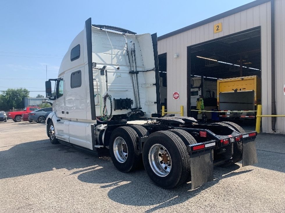 Sleeper Tractor-Heavy Duty Tractors-Volvo-2024-VNL64860-Nashville-TN-576,125\n\t\tmiles-$ 99,250 - Image 5