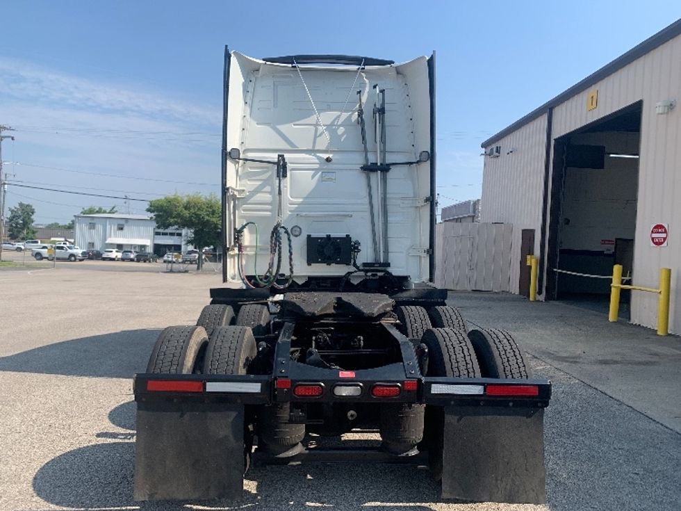 Sleeper Tractor-Heavy Duty Tractors-Volvo-2024-VNL64860-Nashville-TN-576,125\n\t\tmiles-$ 99,250 - Image 6