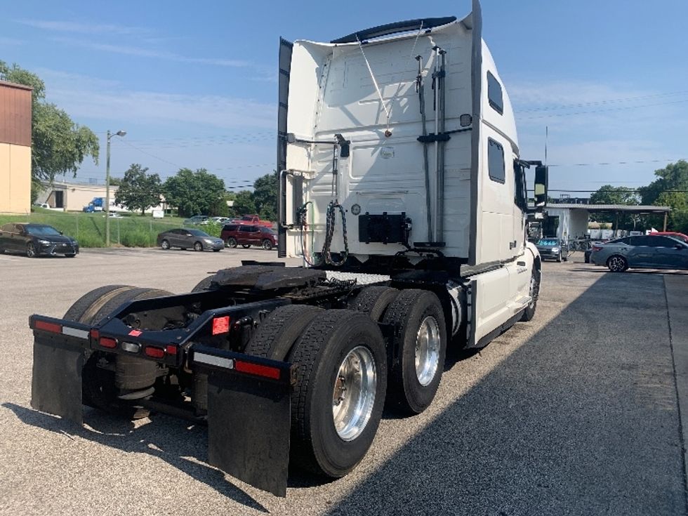 Sleeper Tractor-Heavy Duty Tractors-Volvo-2024-VNL64860-Nashville-TN-576,125\n\t\tmiles-$ 99,250 - Image 7
