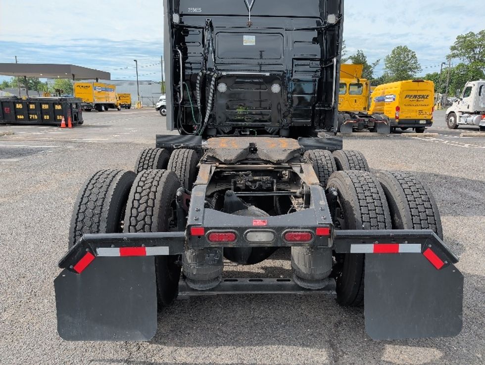 Sleeper Tractor-Heavy Duty Tractors-Volvo-2024-VNL64860-South Plainfield-NJ-509,184\n\t\tmiles-$ 92,750 - Image 6