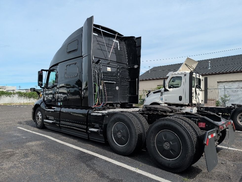 Sleeper Tractor-Heavy Duty Tractors-Volvo-2024-VNL64860-South Plainfield-NJ-514,854\n\t\tmiles-$ 92,000 - Image 5
