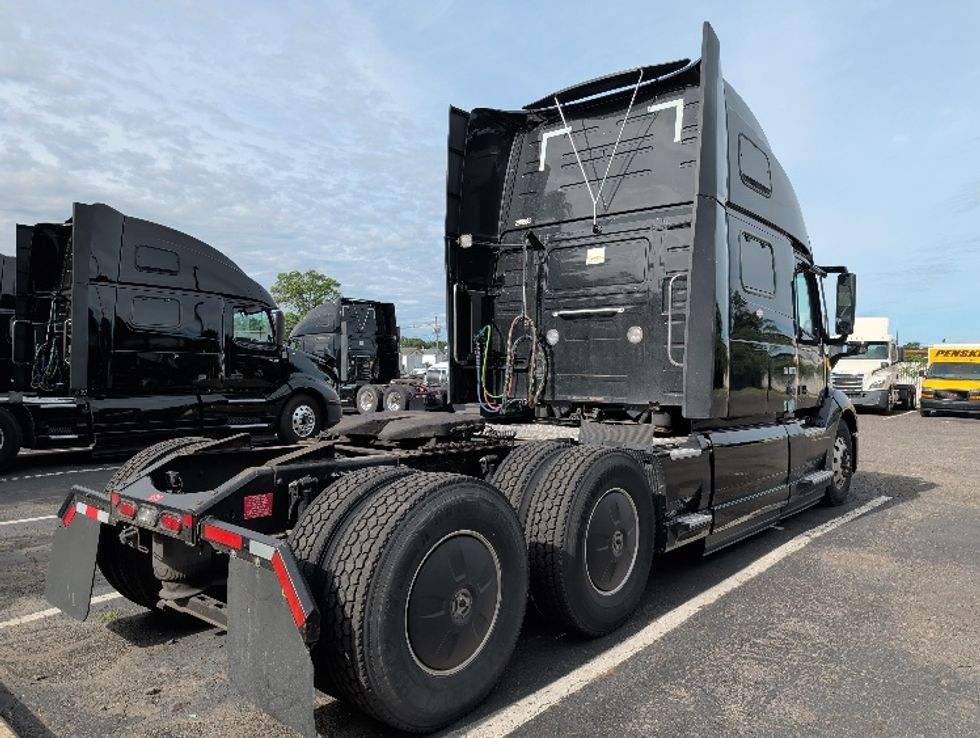 Sleeper Tractor-Heavy Duty Tractors-Volvo-2024-VNL64860-South Plainfield-NJ-514,854\n\t\tmiles-$ 92,000 - Image 7