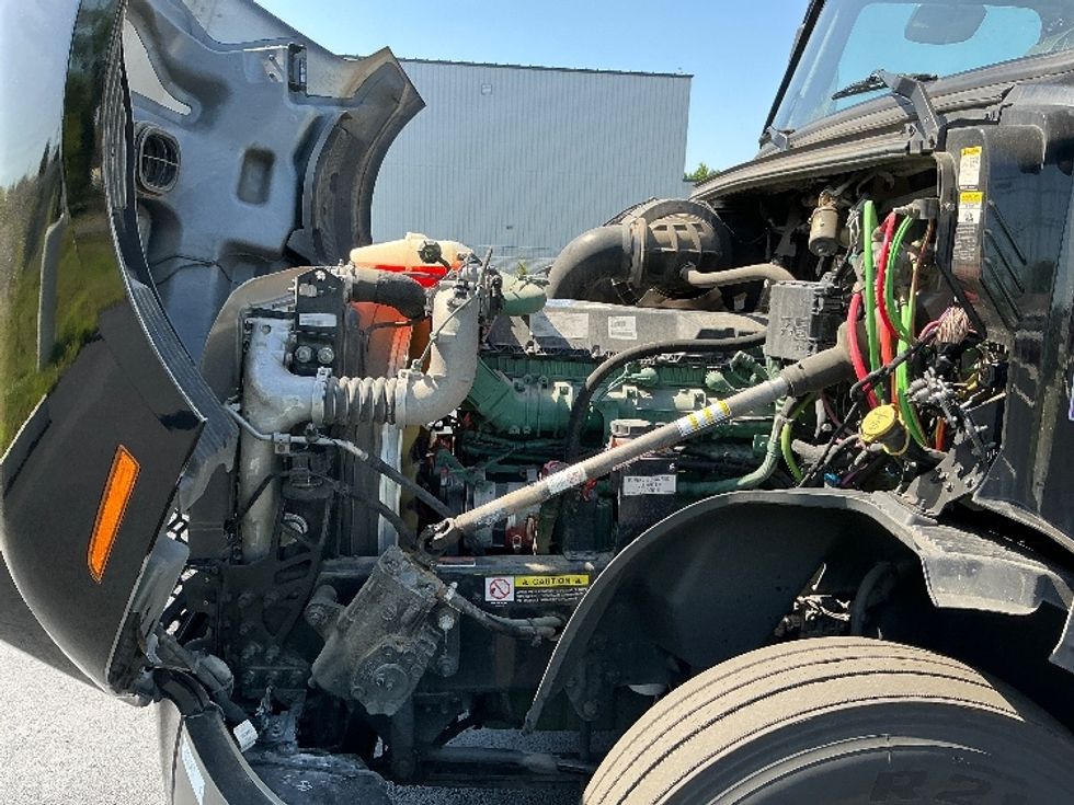 Sleeper Tractor-Heavy Duty Tractors-Volvo-2024-VNL64860-South Plainfield-NJ-519,101\n\t\tmiles-$ 94,750 - Image 21