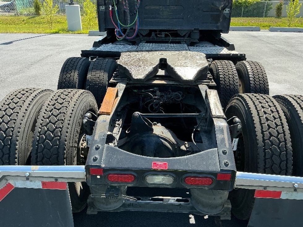 Sleeper Tractor-Heavy Duty Tractors-Volvo-2024-VNL64860-South Plainfield-NJ-519,101\n\t\tmiles-$ 94,750 - Image 6