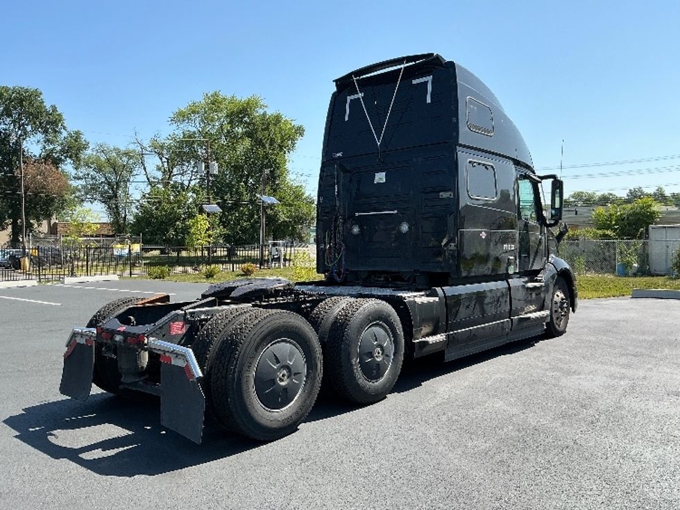 Sleeper Tractor-Heavy Duty Tractors-Volvo-2024-VNL64860-South Plainfield-NJ-519,101\n\t\tmiles-$ 94,750 - Image 7