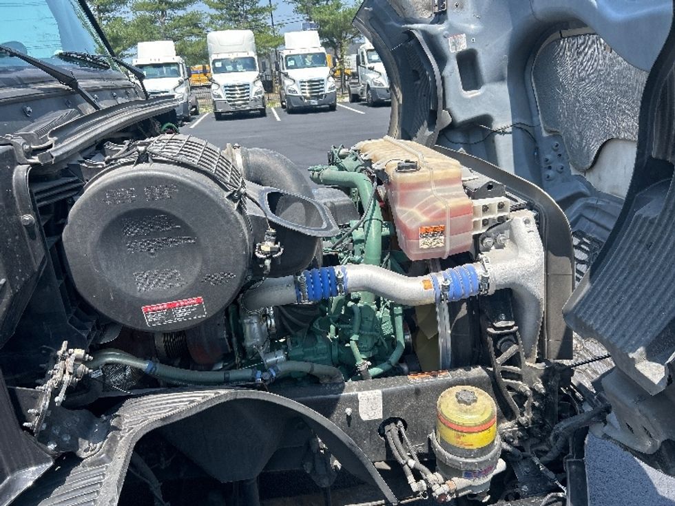 Sleeper Tractor-Heavy Duty Tractors-Volvo-2024-VNL64860-South Plainfield-NJ-537,155\n\t\tmiles-$ 92,750 - Image 20