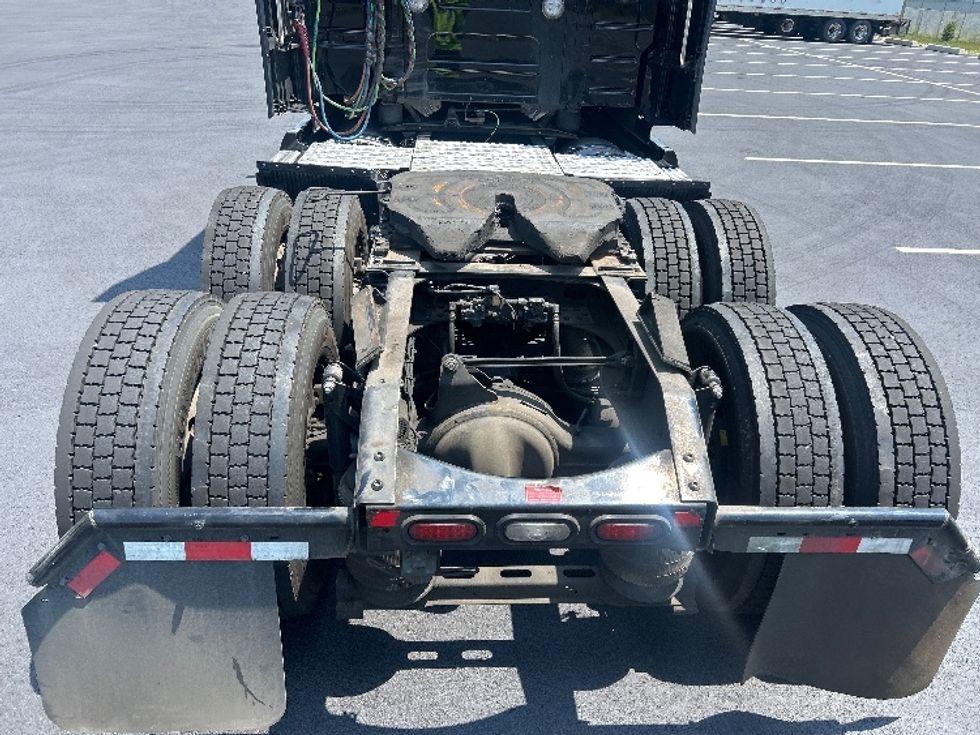 Sleeper Tractor-Heavy Duty Tractors-Volvo-2024-VNL64860-South Plainfield-NJ-537,155\n\t\tmiles-$ 92,750 - Image 6
