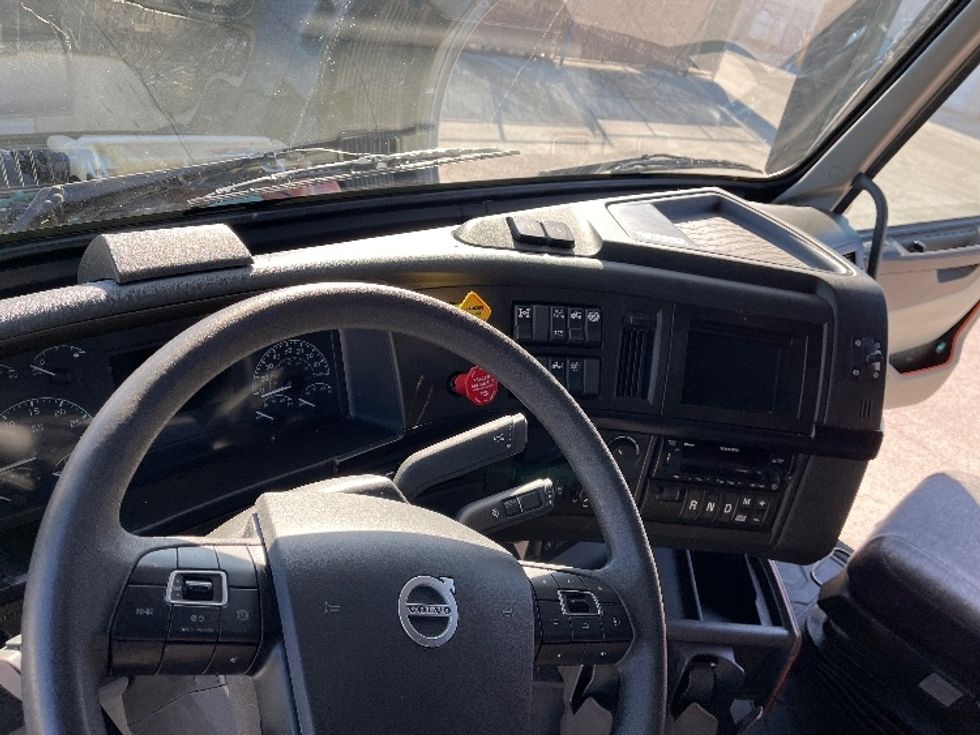 Sleeper Tractor-Heavy Duty Tractors-Volvo-2024-VNL64860-Tampa-FL-514,447\n\t\tmiles-$ 89,500 - Image 12
