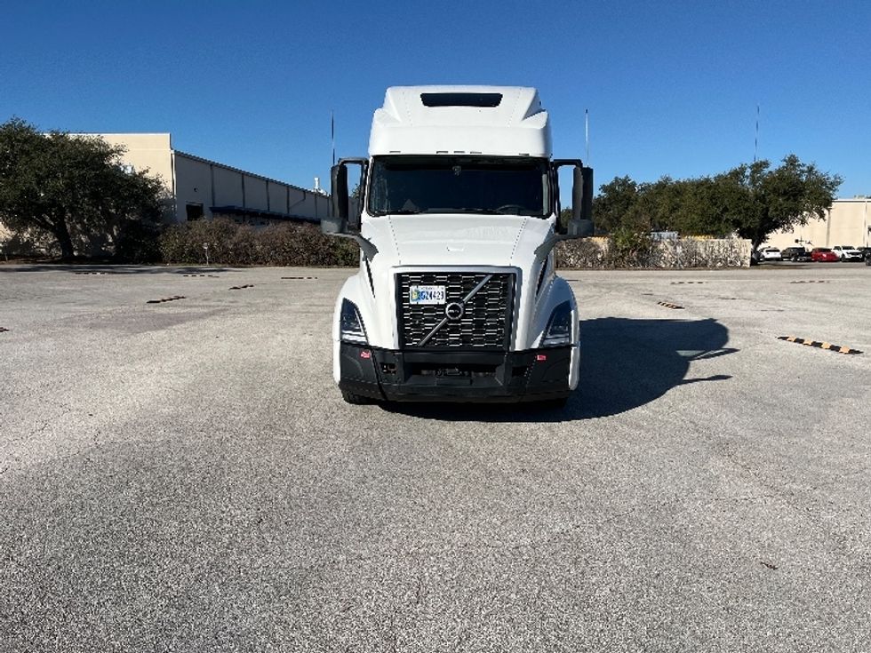 Sleeper Tractor-Heavy Duty Tractors-Volvo-2024-VNL64860-Tampa-FL-514,447\n\t\tmiles-$ 89,500 - Image 2