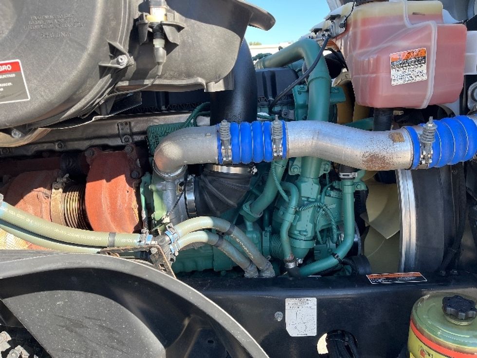 Sleeper Tractor-Heavy Duty Tractors-Volvo-2024-VNL64860-Tampa-FL-514,447\n\t\tmiles-$ 89,500 - Image 20