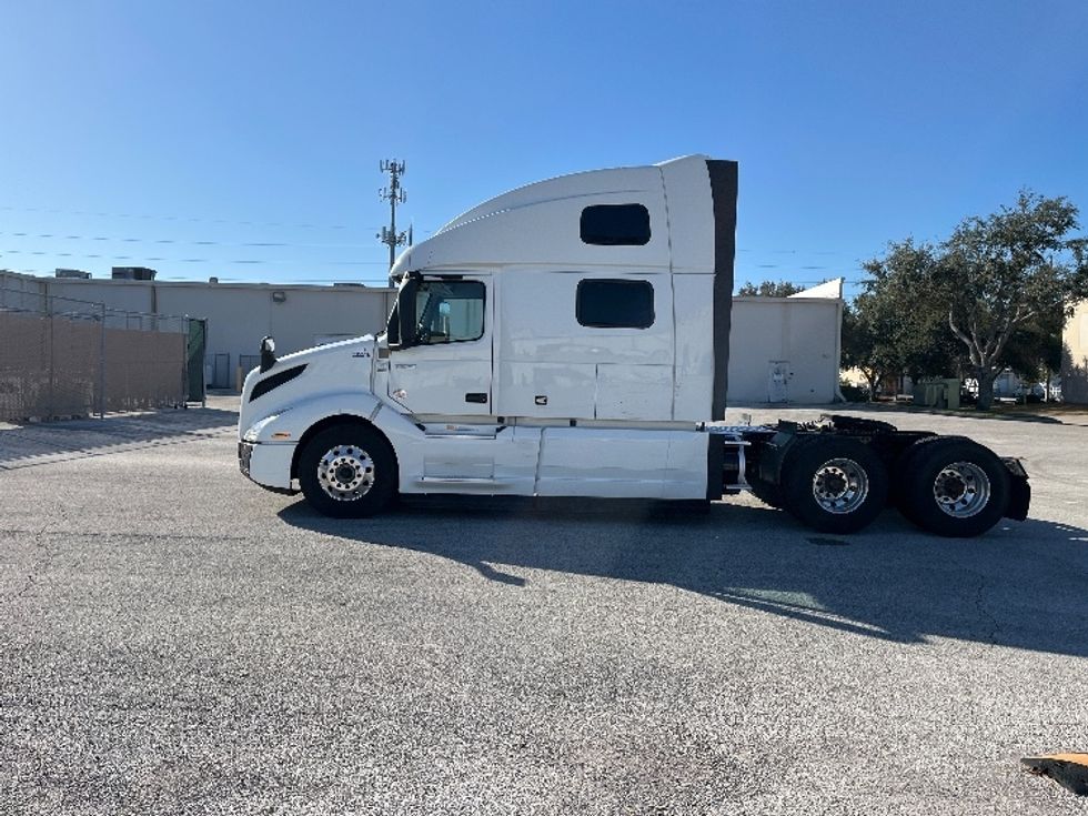 Sleeper Tractor-Heavy Duty Tractors-Volvo-2024-VNL64860-Tampa-FL-514,447\n\t\tmiles-$ 89,500 - Image 4
