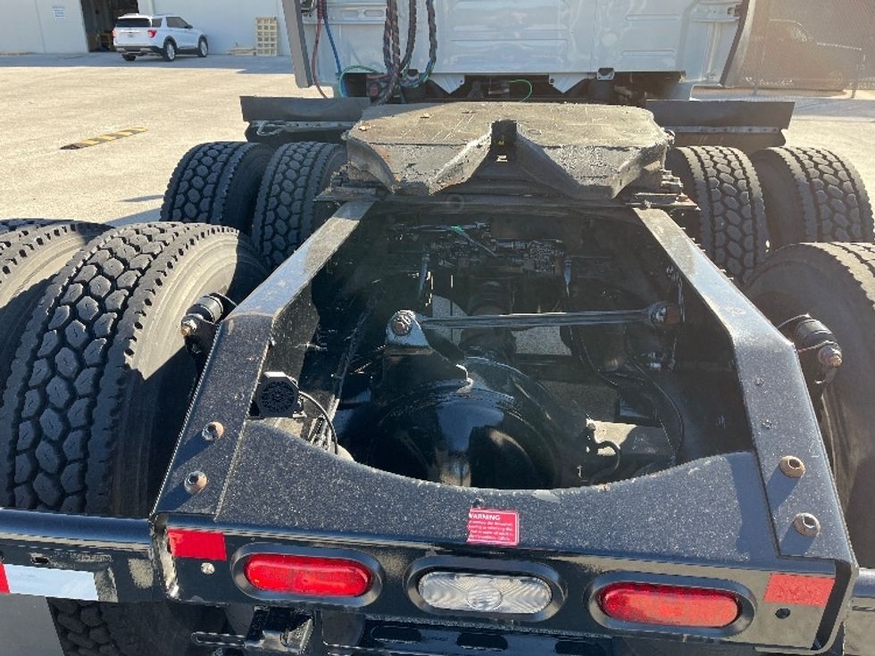 Sleeper Tractor-Heavy Duty Tractors-Volvo-2024-VNL64860-Tampa-FL-514,447\n\t\tmiles-$ 89,500 - Image 6