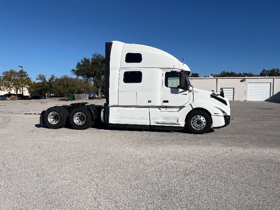 Sleeper Tractor-Heavy Duty Tractors-Volvo-2024-VNL64860-Tampa-FL-514,447\n\t\tmiles-$ 89,500 - Image 8