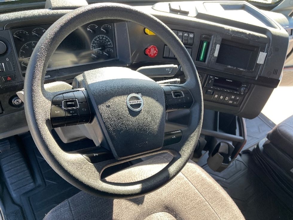 Sleeper Tractor-Heavy Duty Tractors-Volvo-2024-VNL64860-Tampa-FL-528,122\n\t\tmiles-$ 88,250 - Image 10