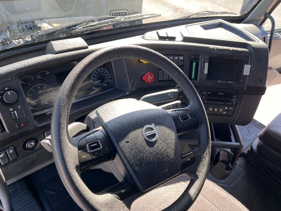 Sleeper Tractor-Heavy Duty Tractors-Volvo-2024-VNL64860-Tampa-FL-528,122\n\t\tmiles-$ 88,250 - Image 11
