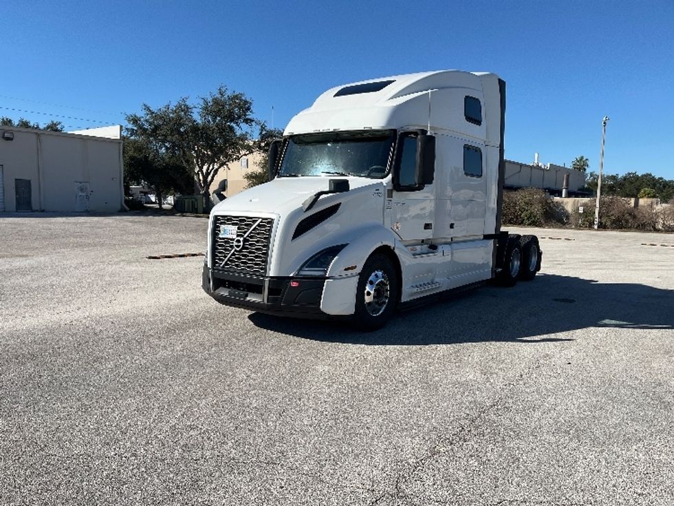 Sleeper Tractor-Heavy Duty Tractors-Volvo-2024-VNL64860-Tampa-FL-528,122\n\t\tmiles-$ 88,250 - Image 3