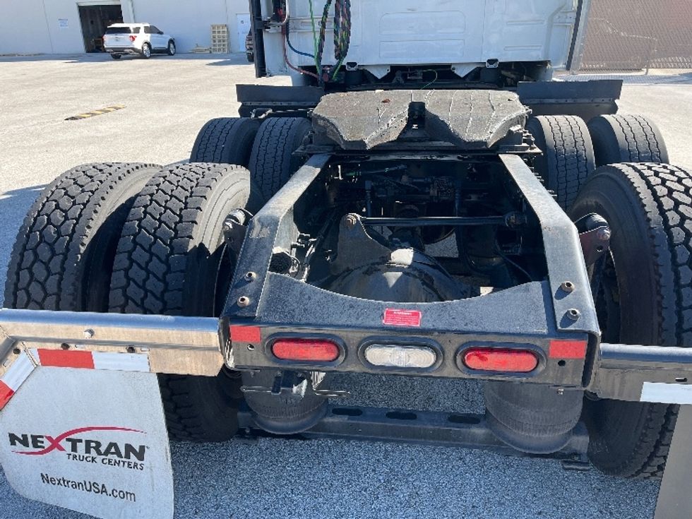 Sleeper Tractor-Heavy Duty Tractors-Volvo-2024-VNL64860-Tampa-FL-528,122\n\t\tmiles-$ 88,250 - Image 6