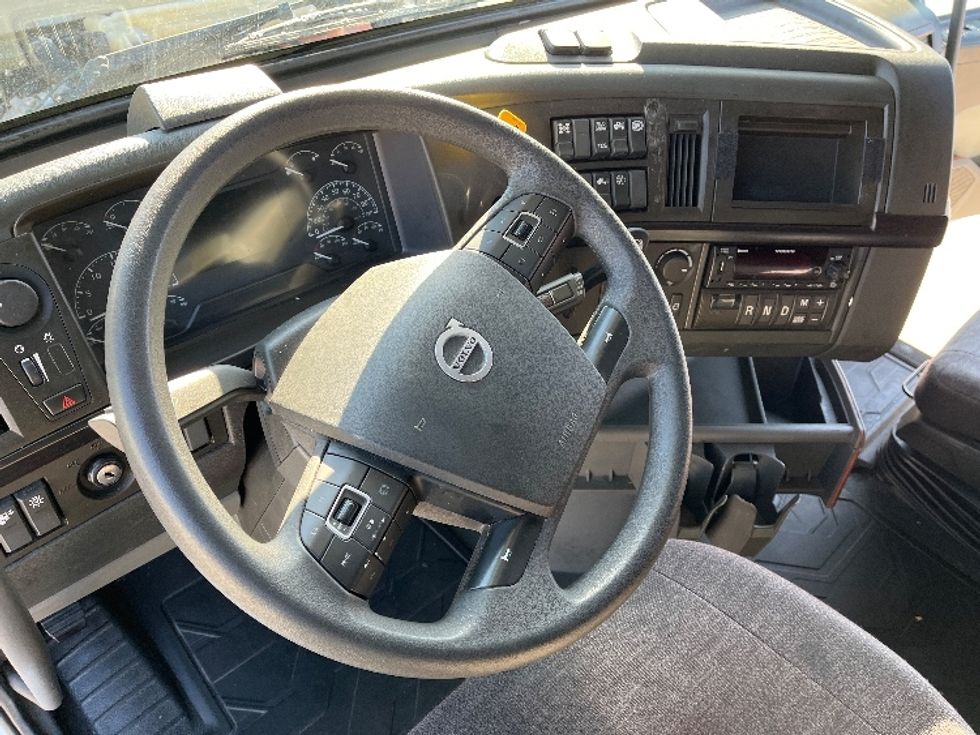 Sleeper Tractor-Heavy Duty Tractors-Volvo-2024-VNL64860-Tampa-FL-531,995\n\t\tmiles-$ 87,750 - Image 10