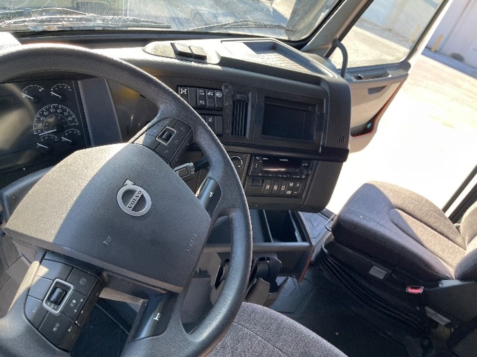 Sleeper Tractor-Heavy Duty Tractors-Volvo-2024-VNL64860-Tampa-FL-531,995\n\t\tmiles-$ 87,750 - Image 12