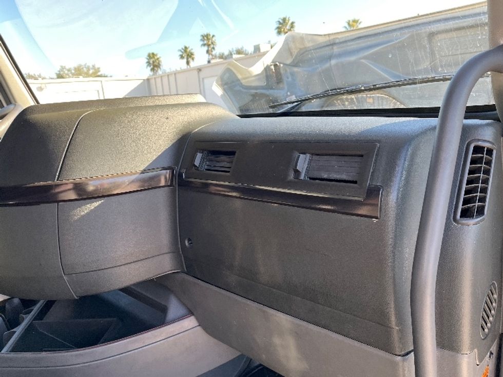 Sleeper Tractor-Heavy Duty Tractors-Volvo-2024-VNL64860-Tampa-FL-531,995\n\t\tmiles-$ 87,750 - Image 14