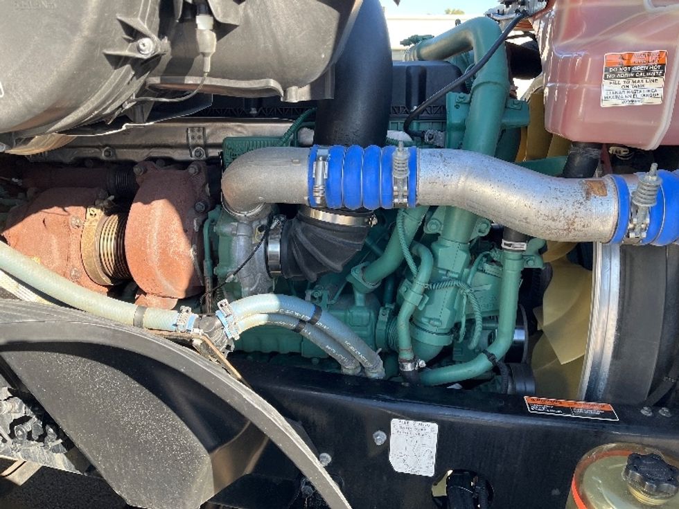 Sleeper Tractor-Heavy Duty Tractors-Volvo-2024-VNL64860-Tampa-FL-531,995\n\t\tmiles-$ 87,750 - Image 20