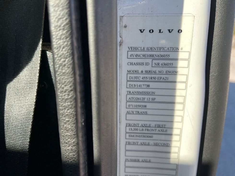 Sleeper Tractor-Heavy Duty Tractors-Volvo-2024-VNL64860-Tampa-FL-531,995\n\t\tmiles-$ 87,750 - Image 22