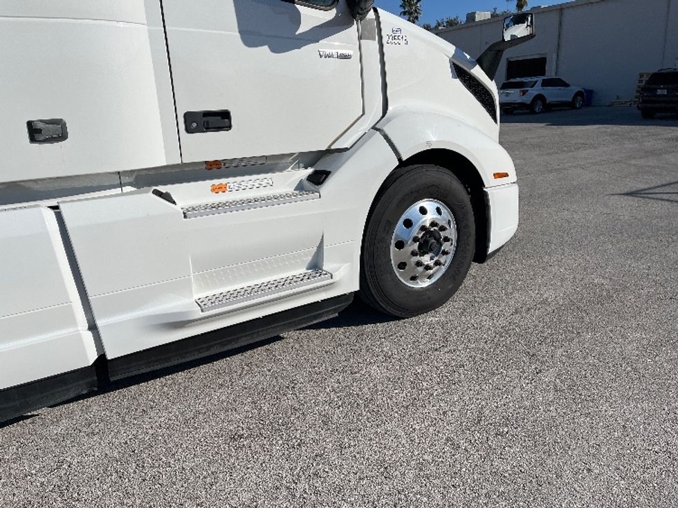 Sleeper Tractor-Heavy Duty Tractors-Volvo-2024-VNL64860-Tampa-FL-531,995\n\t\tmiles-$ 87,750 - Image 24