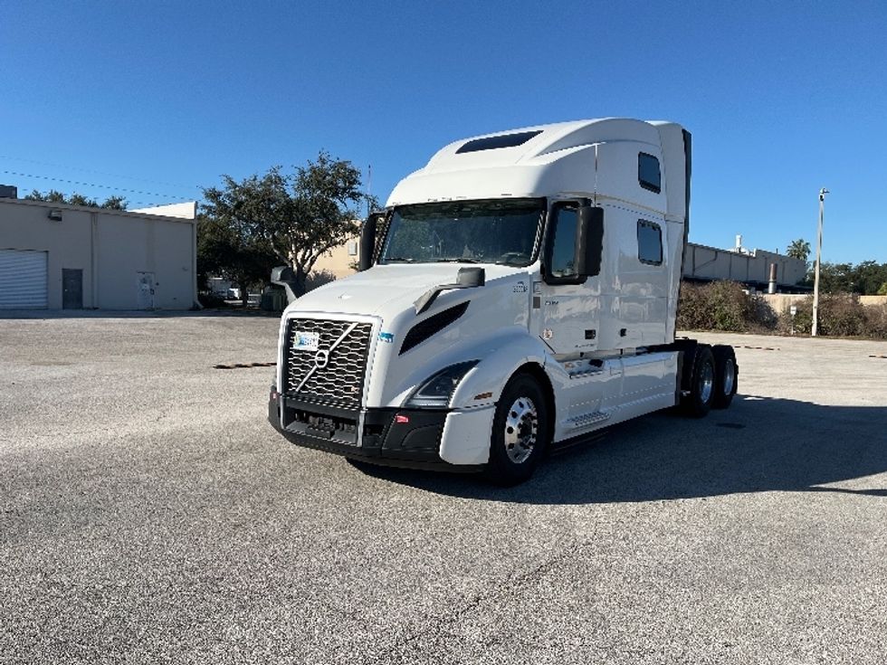 Sleeper Tractor-Heavy Duty Tractors-Volvo-2024-VNL64860-Tampa-FL-531,995\n\t\tmiles-$ 87,750 - Image 3