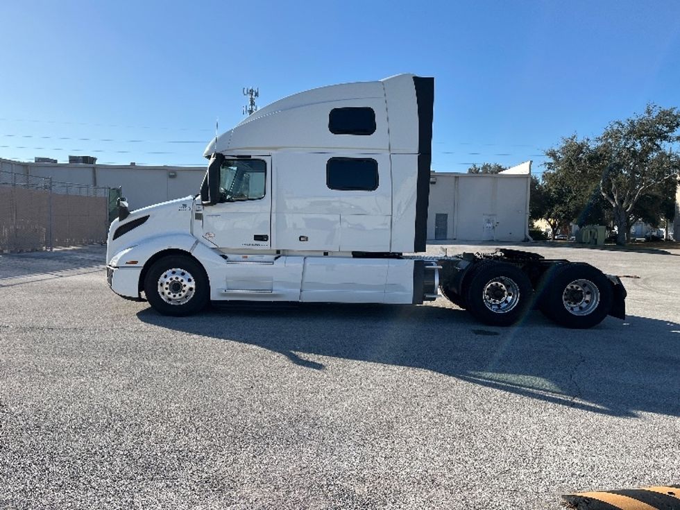 Sleeper Tractor-Heavy Duty Tractors-Volvo-2024-VNL64860-Tampa-FL-531,995\n\t\tmiles-$ 87,750 - Image 4