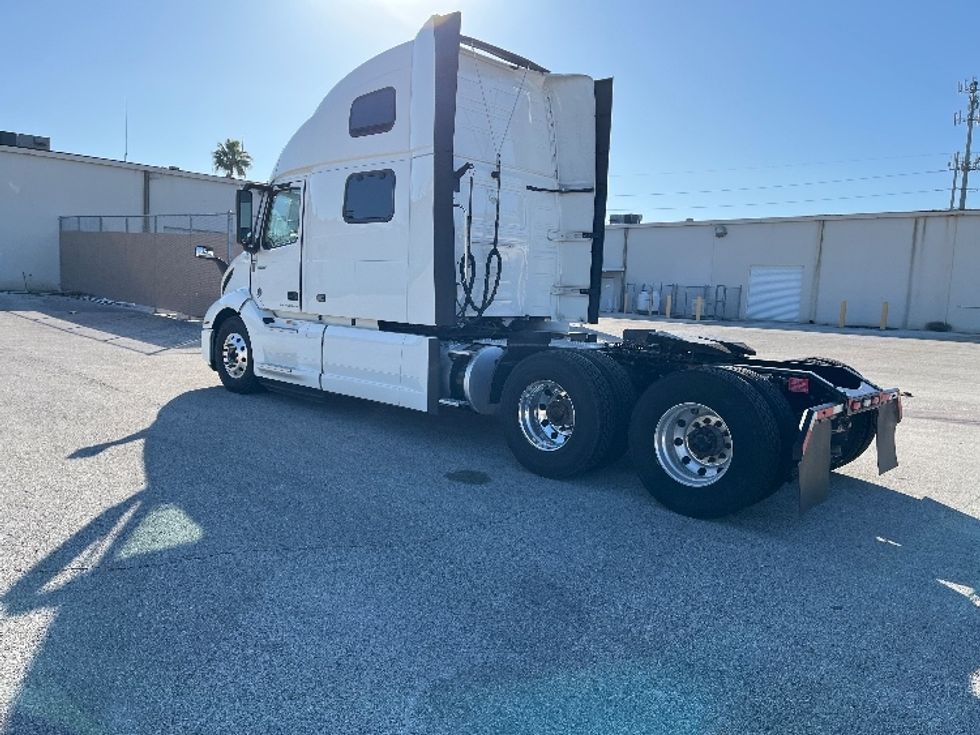 Sleeper Tractor-Heavy Duty Tractors-Volvo-2024-VNL64860-Tampa-FL-531,995\n\t\tmiles-$ 87,750 - Image 5