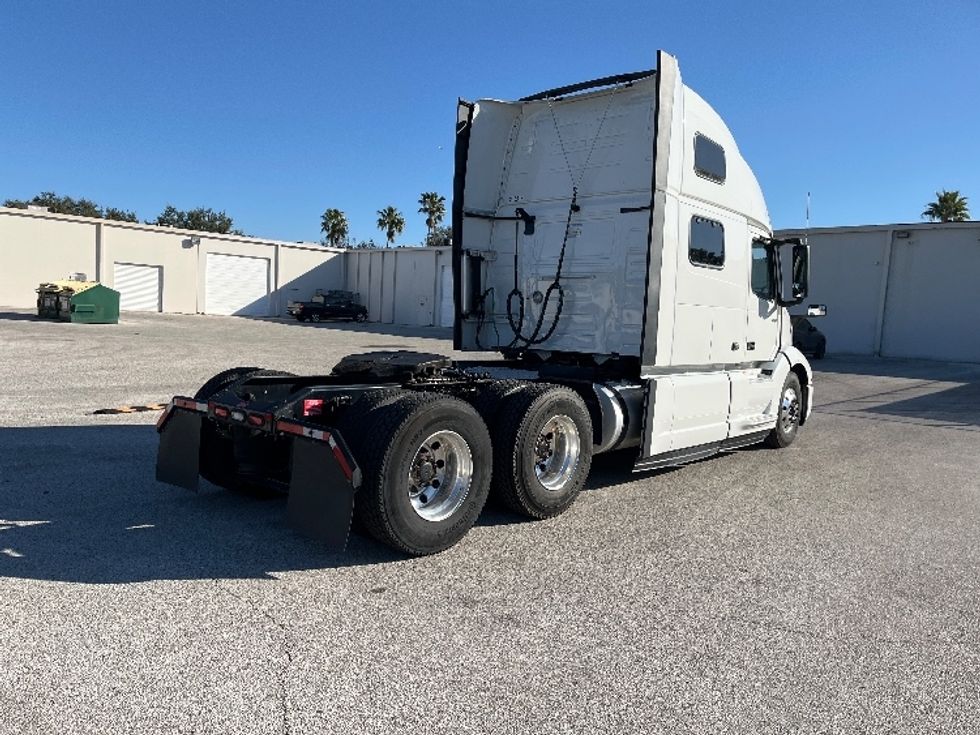 Sleeper Tractor-Heavy Duty Tractors-Volvo-2024-VNL64860-Tampa-FL-531,995\n\t\tmiles-$ 87,750 - Image 7