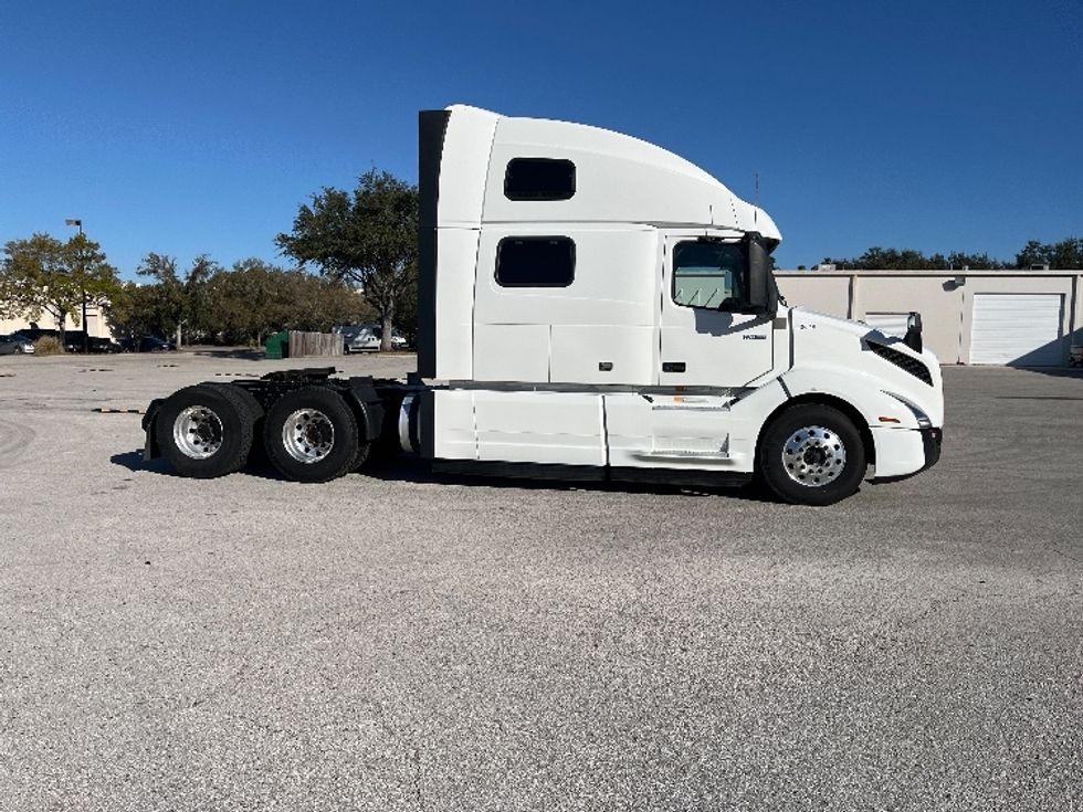 Sleeper Tractor-Heavy Duty Tractors-Volvo-2024-VNL64860-Tampa-FL-531,995\n\t\tmiles-$ 87,750 - Image 8