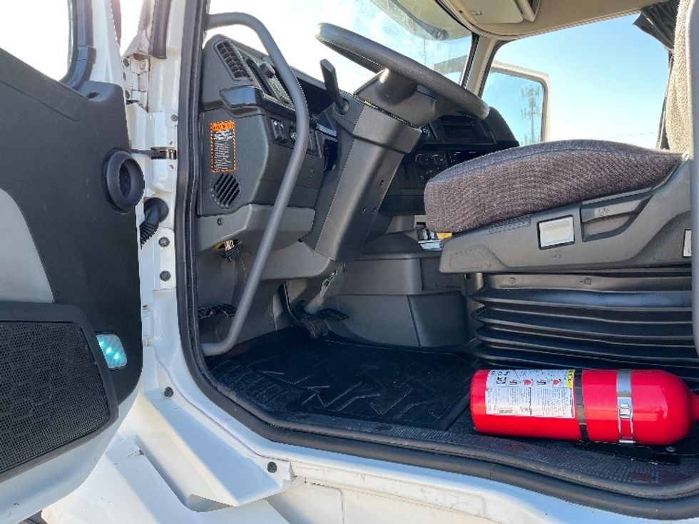Sleeper Tractor-Heavy Duty Tractors-Volvo-2024-VNL64860-Tampa-FL-531,995\n\t\tmiles-$ 87,750 - Image 9