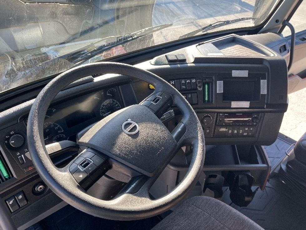 Sleeper Tractor-Heavy Duty Tractors-Volvo-2024-VNL64860-Tampa-FL-534,620\n\t\tmiles-$ 87,500 - Image 10