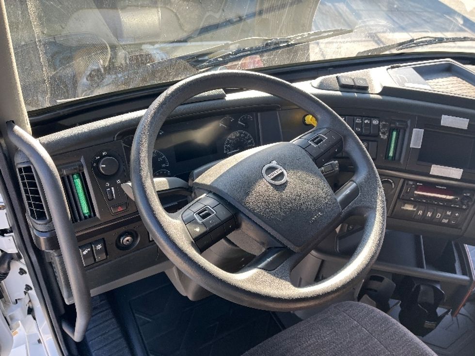 Sleeper Tractor-Heavy Duty Tractors-Volvo-2024-VNL64860-Tampa-FL-534,620\n\t\tmiles-$ 87,500 - Image 11