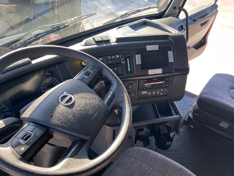 Sleeper Tractor-Heavy Duty Tractors-Volvo-2024-VNL64860-Tampa-FL-534,620\n\t\tmiles-$ 87,500 - Image 12