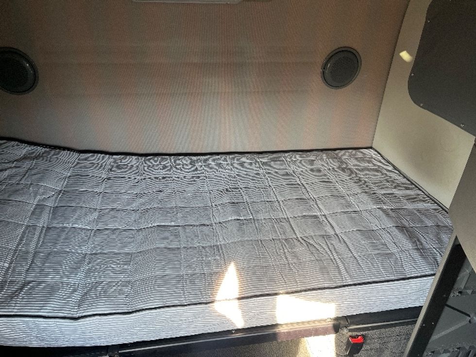 Sleeper Tractor-Heavy Duty Tractors-Volvo-2024-VNL64860-Tampa-FL-534,620\n\t\tmiles-$ 87,500 - Image 16