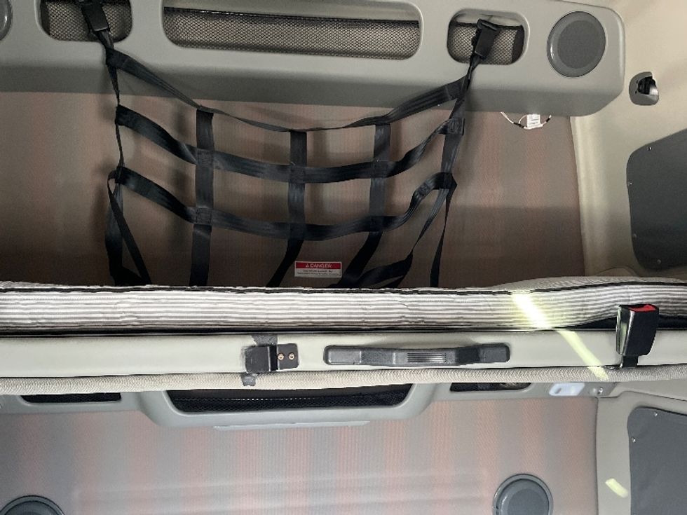 Sleeper Tractor-Heavy Duty Tractors-Volvo-2024-VNL64860-Tampa-FL-534,620\n\t\tmiles-$ 87,500 - Image 18