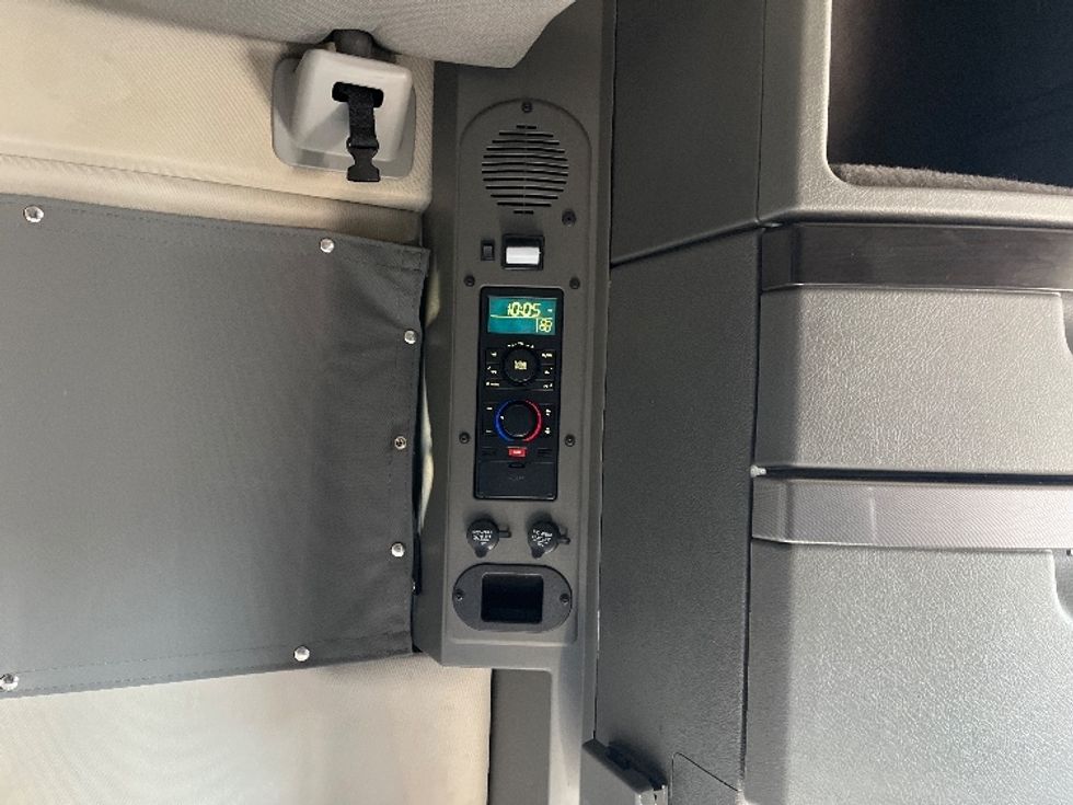 Sleeper Tractor-Heavy Duty Tractors-Volvo-2024-VNL64860-Tampa-FL-534,620\n\t\tmiles-$ 87,500 - Image 19