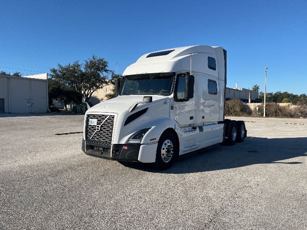 Sleeper Tractor-Heavy Duty Tractors-Volvo-2024-VNL64860-Tampa-FL-534,620\n\t\tmiles-$ 87,500 - Image 2